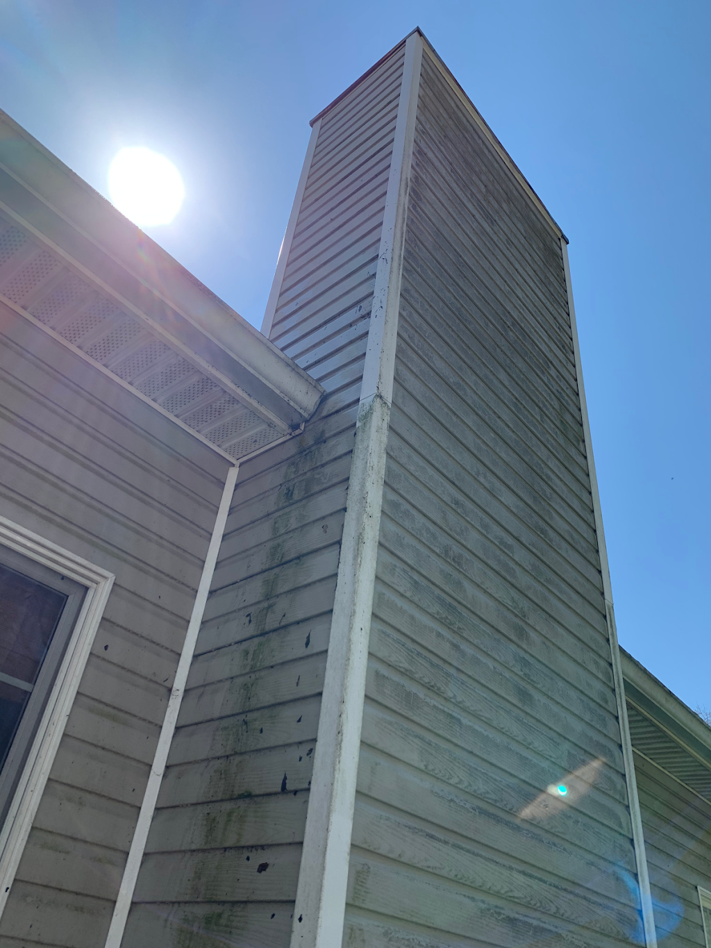 Roof cleaning service